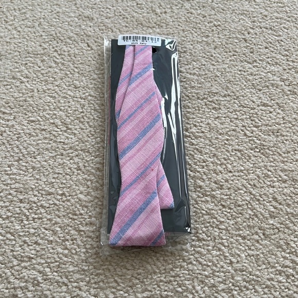 Brand new ties.com pink Katy bow tie - Picture 1 of 1